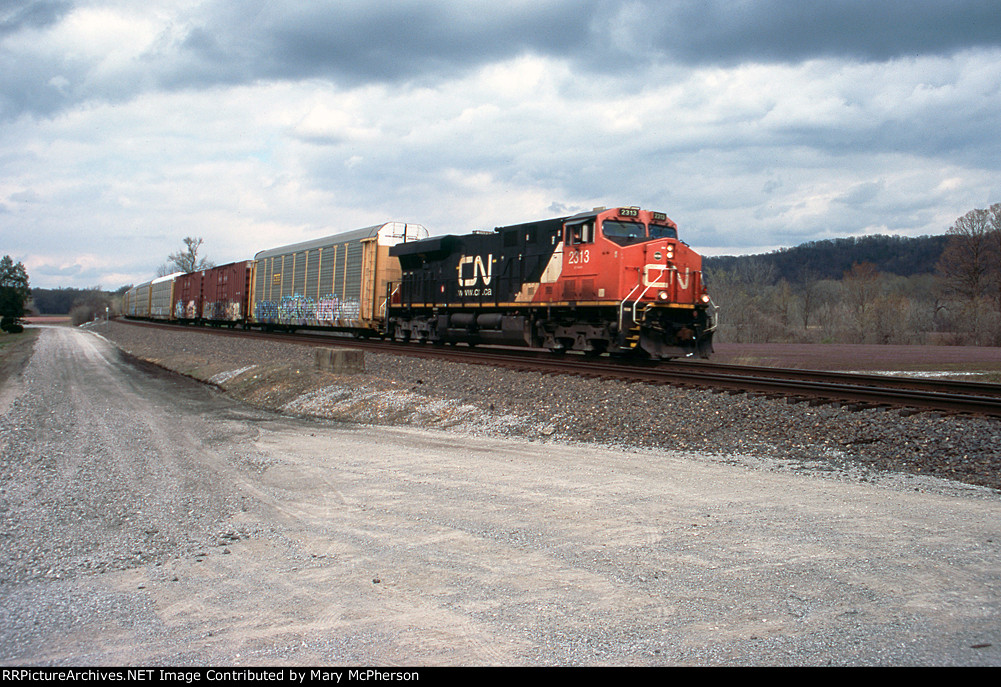 Southbound automotive train at La Rue